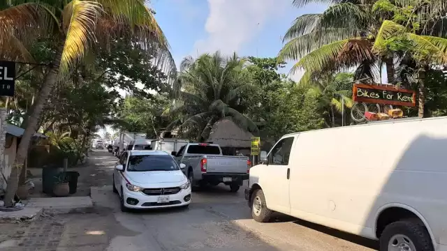 Queda prohibido el ingreso de triciclos y vehículos particulares que vendan comida