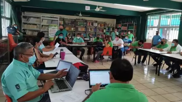 Los docentes de Tenabó participaron en la planeación del regreso a clases escalonado en el municipio