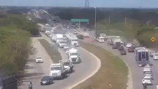 Maestros bloquean el Periférico de Mérida  en protesta contra la Ley del ISSSTE