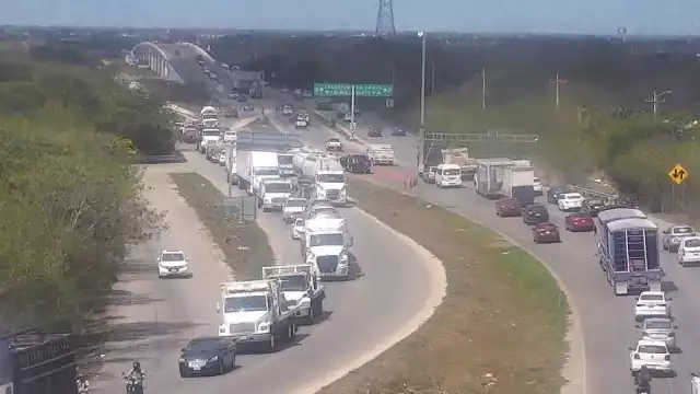La SSP Yucatán dirige el tránsito tras el bloqueo del Periférico de Mérida