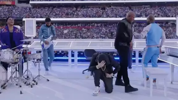 Eminem contó con un acompañante sorpresa