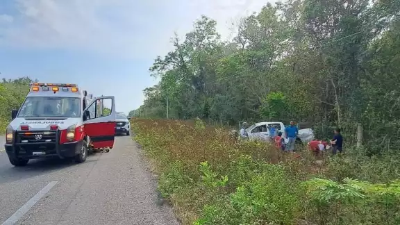 Los lesionados fueron trasladados al Hospital General de esta ciudad y cuando era ingresado al nosocomio uno de ellos falleció Los lesionados fueron trasladados al Hospital General de esta ciudad y cuando era ingresado al nosocomio uno de ellos falleció
