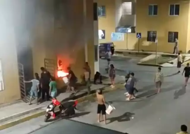 Los vecinos no dudaron en auxiliar a las personas afectadas.