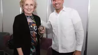 Mauricio Vila se reunió con Hillary Clinton en la Convención Bancaria 2023