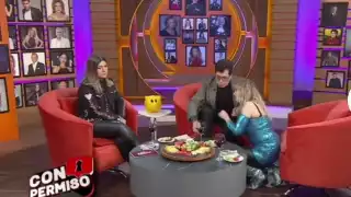 Shanik Berman le pide perdón de rodillas a Pepillo Origel