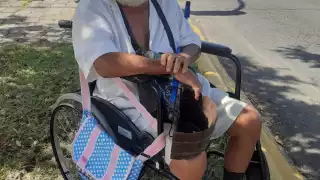 Con su barba blanca crecida, “Don Tony” aún está cuerdo de sus memorias y vivencias y agradece de corazón a toda la gente que lo ha ayudado con sus monedas