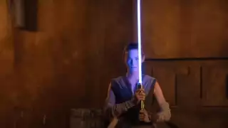 Se espera que cuando se inaugure Star Wars: Galactic Starcruiser Disney revele más detalles sobre cómo obtener un lightsaber propio