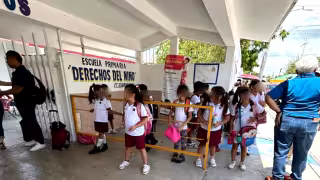 Llegada constante de alumnos migrantes complica nivelación en escuelas de Quintana Roo