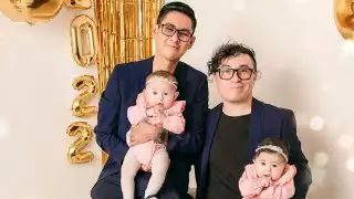 La familia Marín Cárdenas se fotografió para recibir el 2022, año en el que lograron registrar a sus hijas con sus apellidos