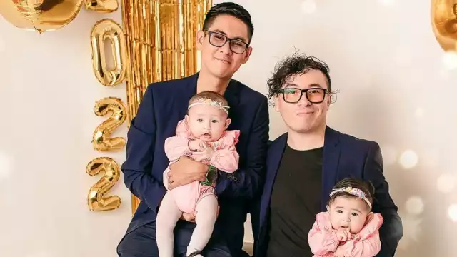 La familia Marín Cárdenas se fotografió para recibir el 2022, año en el que lograron registrar a sus hijas con sus apellidos