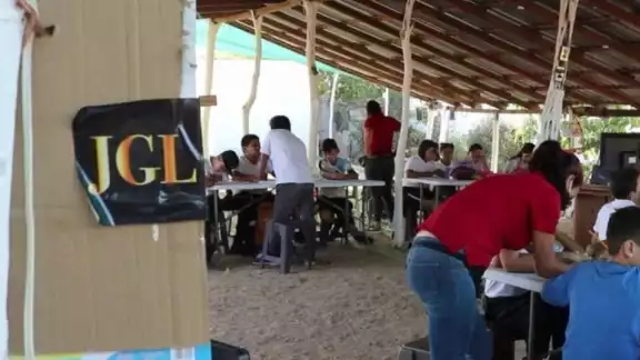 "La escuelita Bicentenario" fundada por los hijos del Chapo Guzmán cierra sus puertas "La escuelita Bicentenario" fundada por los hijos del Chapo Guzmán cierra sus puertas
