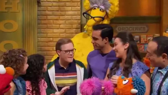 Frank y Dave son los padres de la primera familia homoparental en ser presentada a los niños por Plaza sésamo
