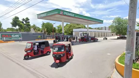 La gasolinera está ubicada en la calle 28 número 296 colonia Centro La gasolinera está ubicada en la calle 28 número 296 colonia Centro