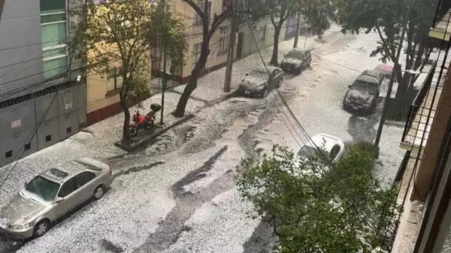 Una fuerte lluvia y granizo se registró la tarde de este domingo en el sur de la Ciudad de México