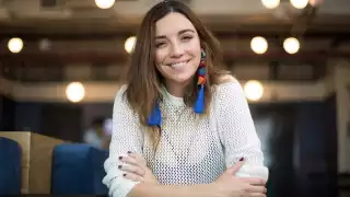 Regina Blandon presume que no es una 'niña normal' con radical cambio de imagen