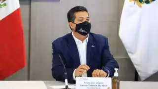 El político mostró un papel de compra-venta de departamento en CDMX