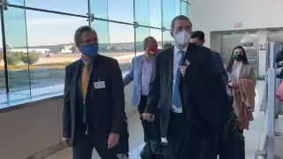 Así arribaron al aeropuerto los funcionarios mexicanos