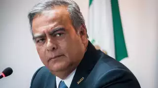 Raymundo Collins es acusado por el delito de uso indebido de atribuciones y facultades