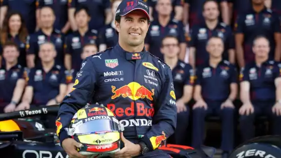 El piloto complació a un pqueño fan