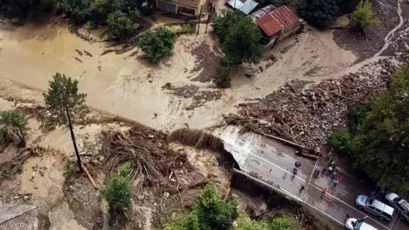 Aumentan a 40 los muertos por las inundaciones en Turqui´a.