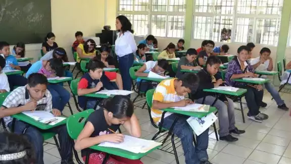 En el caso de la secundaria, la estimación indica que nueve mil 964 adolescentes de Campeche han abandonado sus estudios En el caso de la secundaria, la estimación indica que nueve mil 964 adolescentes de Campeche han abandonado sus estudios