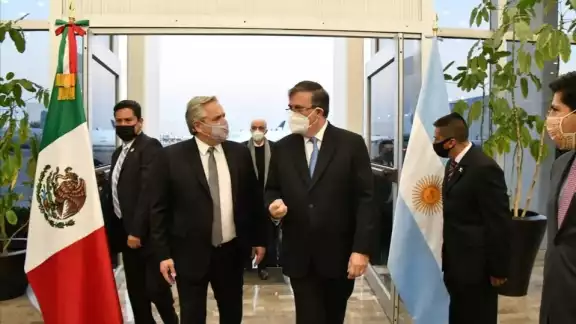 El presidente argentino llegó a México para participar en las celebraciones del bicentenario de la Independencia del país El presidente argentino llegó a México para participar en las celebraciones del bicentenario de la Independencia del país