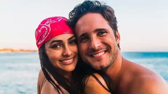 El actor recientemente celebro un año de relación con la actriz de la serie "El Dragón"
El actor recientemente celebro un año de relación con la actriz de la serie "El Dragón"