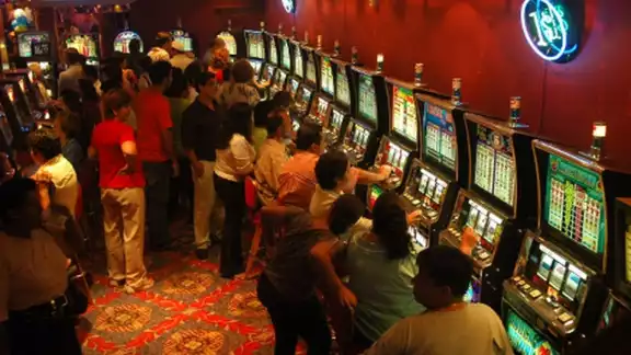 Cerca de 20 mil yucatecos, varios jubilados, son adictos a los centros de juegos y apuestas