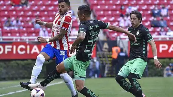 Las Chivas llegan a esta jornada 9 en la posición número 10 con 8 puntos Las Chivas llegan a esta jornada 9 en la posición número 10 con 8 puntos