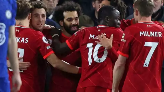 La última serie de test realizada por el Liverpool el martes reveló un número "significativo" de nuevos casos, entre ellos el del entrenador adjunto Pepijn Lijnders La última serie de test realizada por el Liverpool el martes reveló un número "significativo" de nuevos casos, entre ellos el del entrenador adjunto Pepijn Lijnders