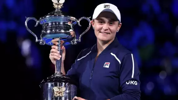 La tenista Ashleigh Barty le puso fin a la 'maldición' al ser la primera australiana que conquista el título local después de 44 años La tenista Ashleigh Barty le puso fin a la 'maldición' al ser la primera australiana que conquista el título local después de 44 años