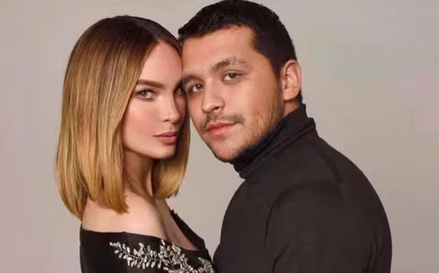 De espalda y descubriendo su cinturita, así le bailó Belinda a Nodal