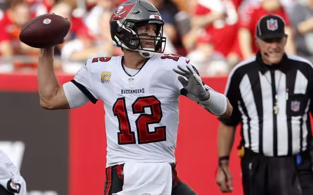 El considerado mejor jugador de la National Football League aseguró que no tiene ni pensado salir del retiro.