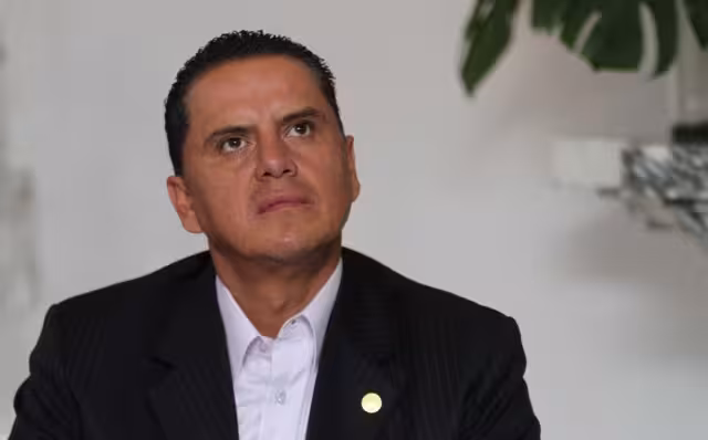 Una jueza federal ordenó suspender el proceso contra el ex gobernador del estado de Nayarit, Roberto Sandoval Castañeda, por falsificación de documentos