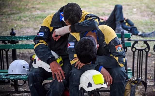 Tras haber encontrado un último cuerpo en los sótanos del hotel, los bomberos dieron por finalizadas las labores de rescate