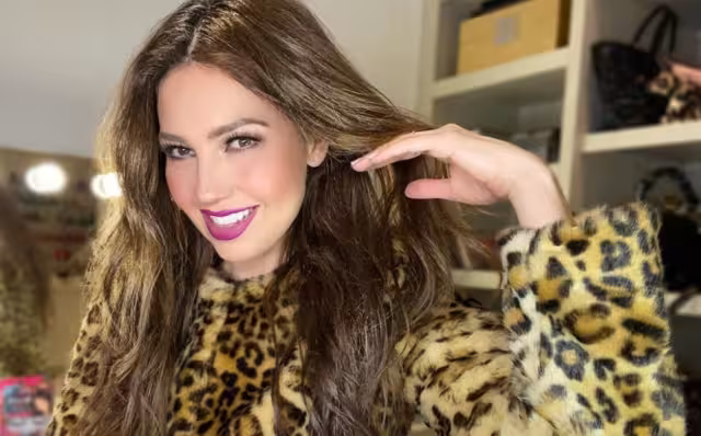 La cantante mostró la celebración con la familia y sus amigos que tuvo lugar anoche en un restaurante de Miami. 
