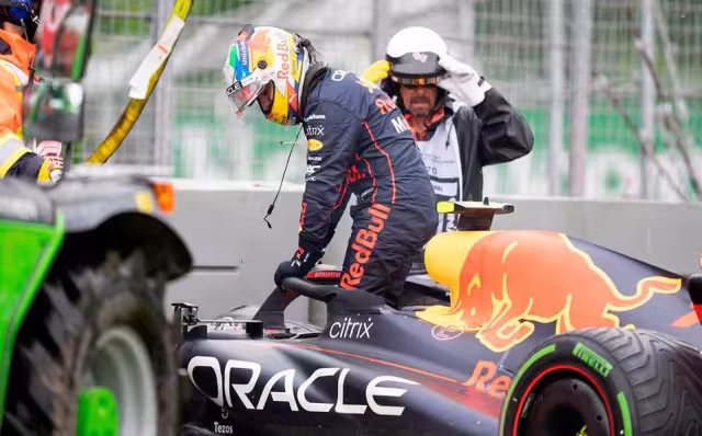 Sergio "Checo" Pérez abandonó la carrera del GP de Canadá por fallas en el monoplaza. Foto: AFP