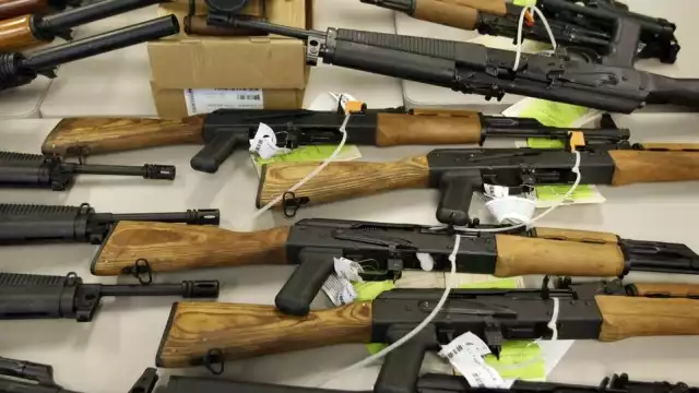 Por armas como revolver magnum calibre 22, 38, 357, se les dará a las personas desde los 2 mil 800 pesos