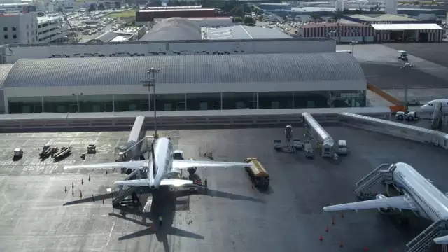 El Aeropuerto Internacional de Toluca cerró su pista de aterrizaje por una emergencia