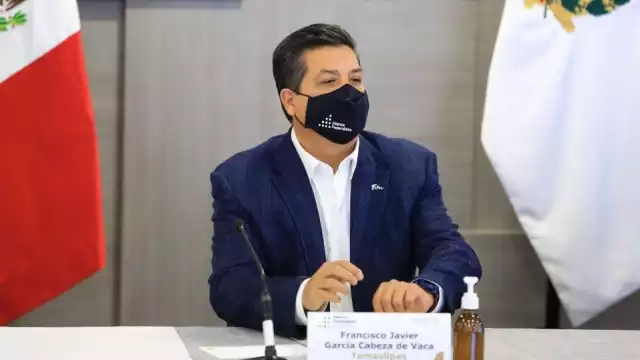 El político mostró un papel de compra-venta de departamento en CDMX