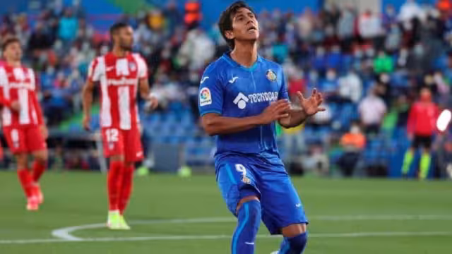 Con solo 8 partidos disputados, el mexicano termina su primera aventura en el futbol de Europa.