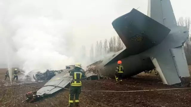 El avión transportaba a 14 personas en total y que todas las muertes fueron causadas por un incendio que comenzó después del aterrizaje forzoso del avión.
