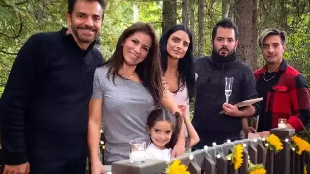 La actriz reveló estar molesta con Vadhir y José Eduardo Derbez por faltar a la fiesta de Navidad que preparó su familia.