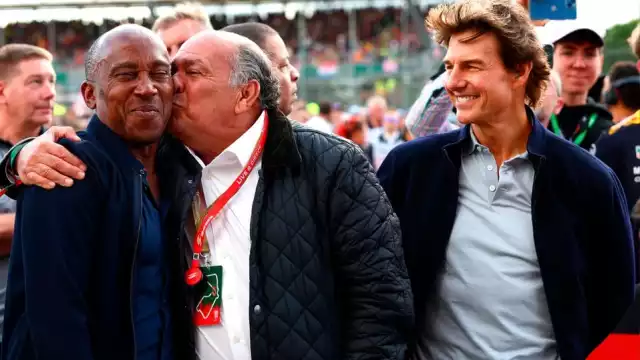 El actor de Hollywood acudió al Gran Prix de Gran Bretaña para celebrar sus cumpleaños número 60