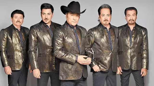 El grupo continúo con el concierto pese a la gresca.