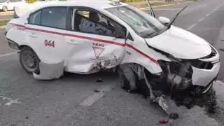 El taxi resultó con daños cuantiosos