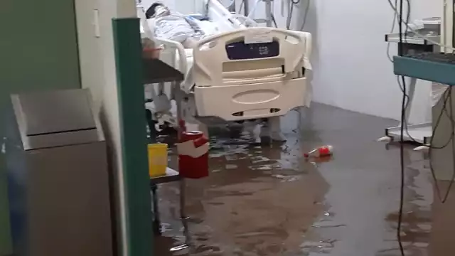 A través de fotos y videos se pudo observar las afectaciones que dejaron las lluvias al interior del nosocomio