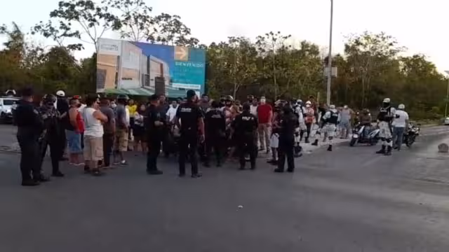 Autoridades fueron a dialogar con las personas del bloqueo