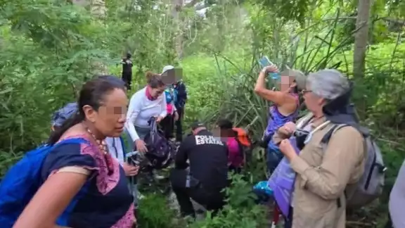 Las turistas fueron trasladadas a la Comandancia Municipal de Abalá