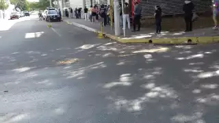 Este lunes hospitales de Mérida registraron largas filas de ciudadanos que buscaban hacerse una prueba contra el COVID-19